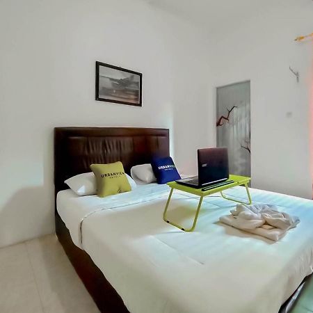 Urbanview Hotel Bagoes Sintang By Reddoorz Екстер'єр фото
