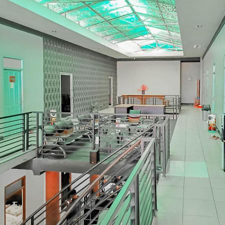 Urbanview Hotel Bagoes Sintang By Reddoorz Екстер'єр фото