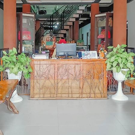 Urbanview Hotel Bagoes Sintang By Reddoorz Екстер'єр фото