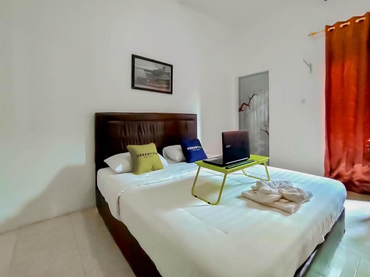Urbanview Hotel Bagoes Sintang By Reddoorz Екстер'єр фото
