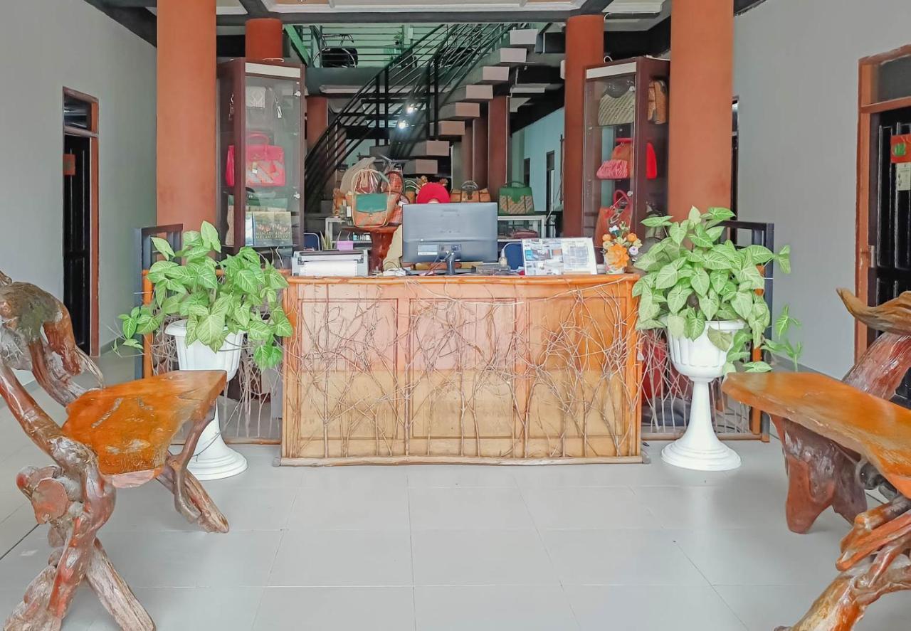 Urbanview Hotel Bagoes Sintang By Reddoorz Екстер'єр фото