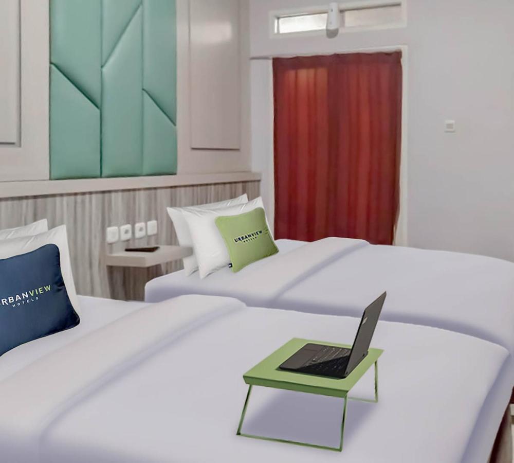 Urbanview Hotel Bagoes Sintang By Reddoorz Екстер'єр фото