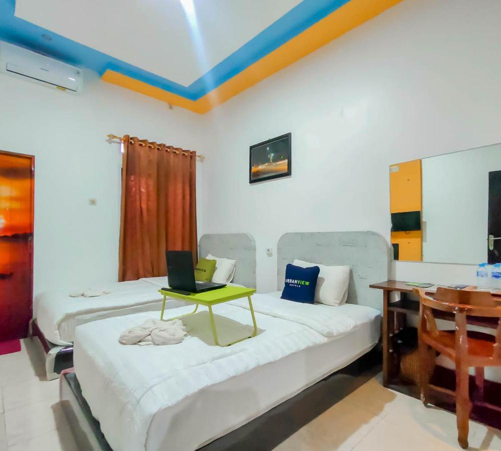 Urbanview Hotel Bagoes Sintang By Reddoorz Екстер'єр фото