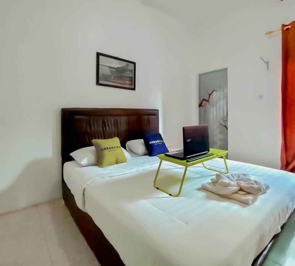 Urbanview Hotel Bagoes Sintang By Reddoorz Екстер'єр фото
