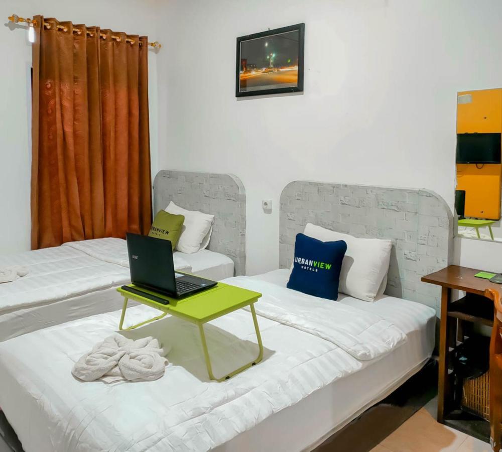 Urbanview Hotel Bagoes Sintang By Reddoorz Екстер'єр фото