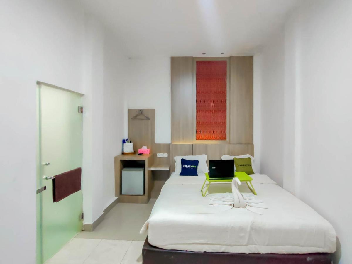 Urbanview Hotel Bagoes Sintang By Reddoorz Екстер'єр фото